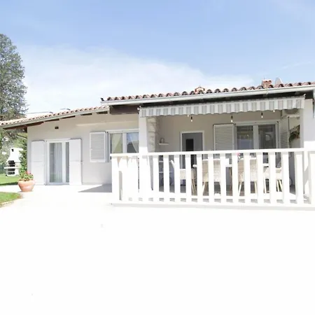 בית נופש House Punta Ii אומאג